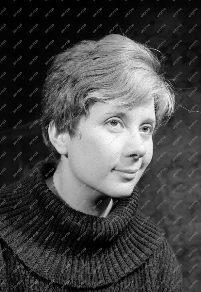 Kultúra - Színház - Shelagh Delaney: Pár csepp méz