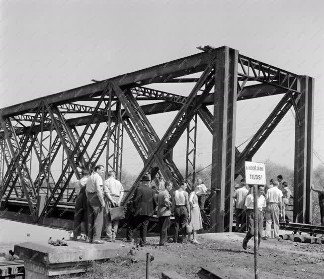 Építőipar - Áthelyezték a gyomai vasúti hidat