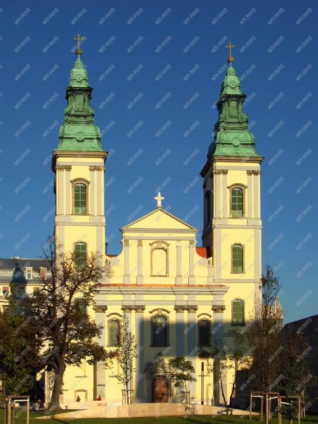 Budapest - Városkép - Műemlék épület - Belvárosi templom