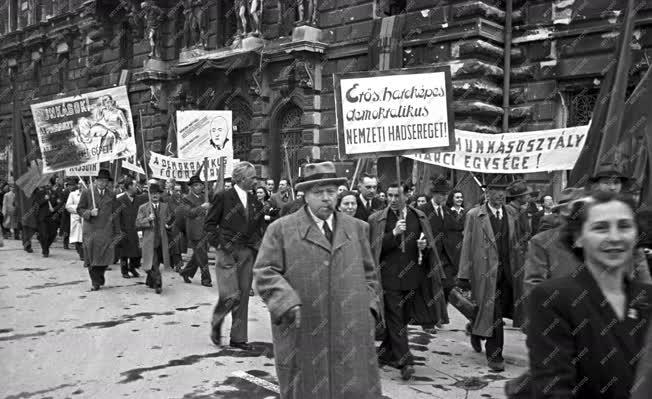 Történelem - Az első szabad május elseje Budapesten 
