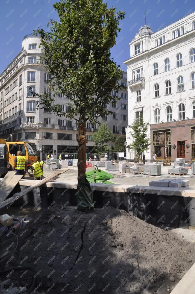 Építőipar - Budapest - Megújul a Vörösmarty tér