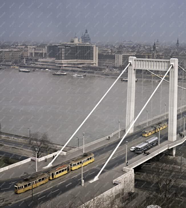 Városkép - Budapest - Hotel Duna Intercontinental