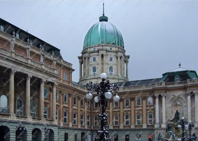 Városkép - Budapest - A Budavári Palota épülete télen