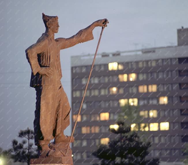 Városkép - Dunaújváros - Martinász szobor