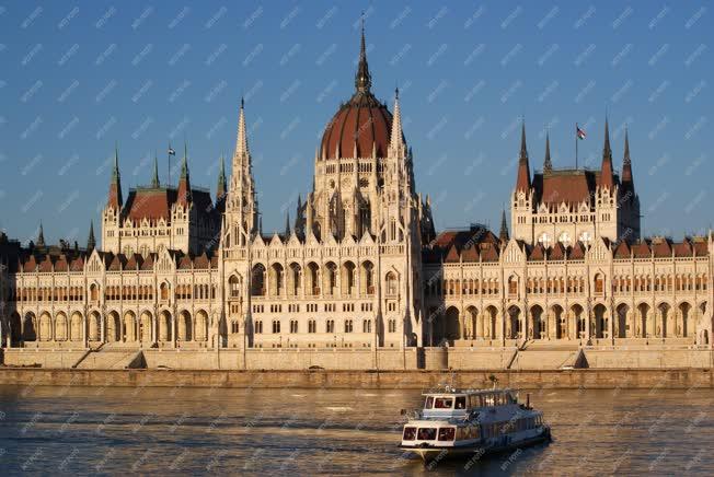 Budapest - Középület - Parlament