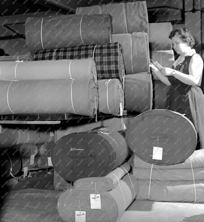 Ipar - Textilipar - A Gyapjú- és Textilnyersanyag Forgalmi Vállalat