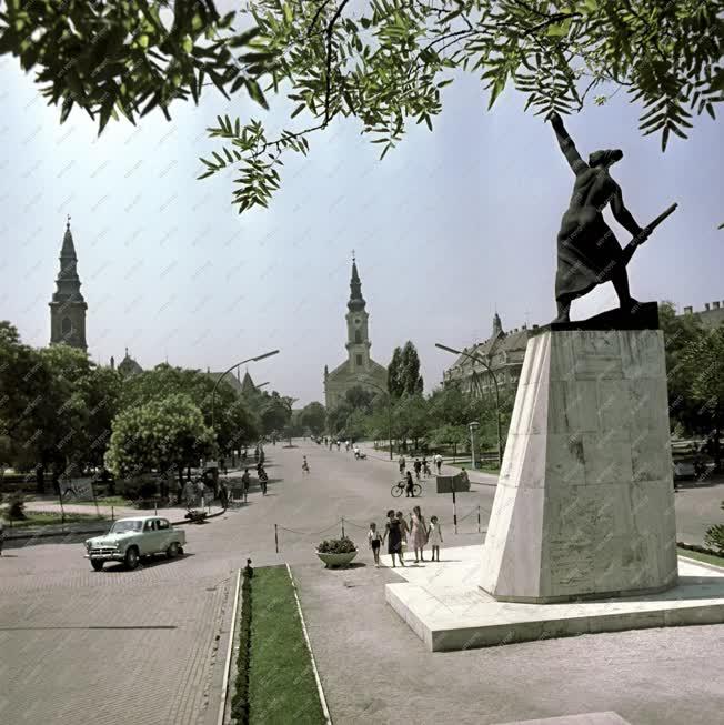 Városkép - Kecskemét - Tanácsköztársasági-emlékmű