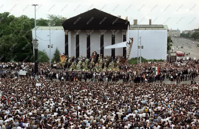 Gyásznap - Végső tisztelet 1956 mártírjainak