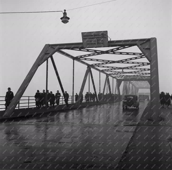 Közlekedés - A Kossuth híd télen