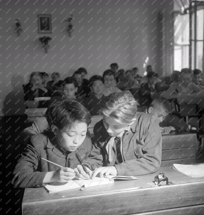 Oktatás - Koreai diákok a Diana úti Általános Iskolában