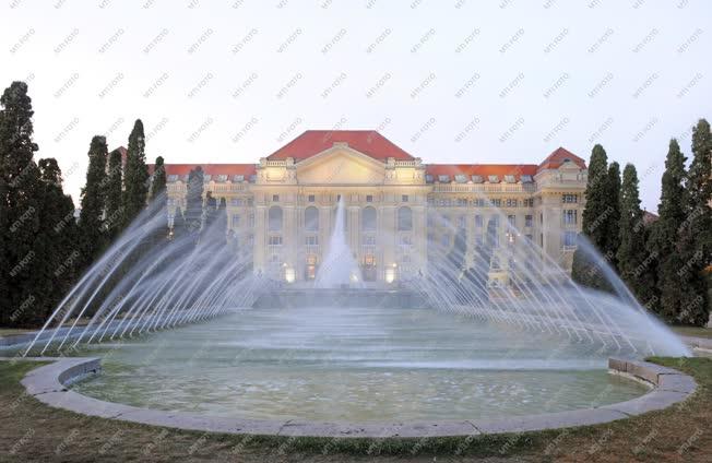 Oktatás - 100 éve alakult a Debreceni Egyetem