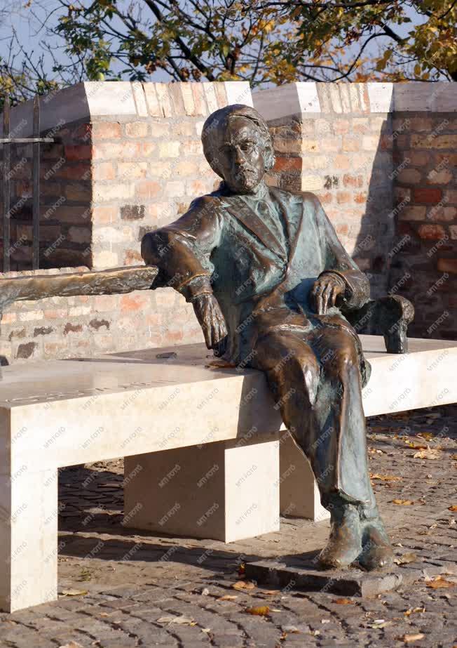 Köztéri szobor - Budapest - Kodály Zoltán szobra a Várban