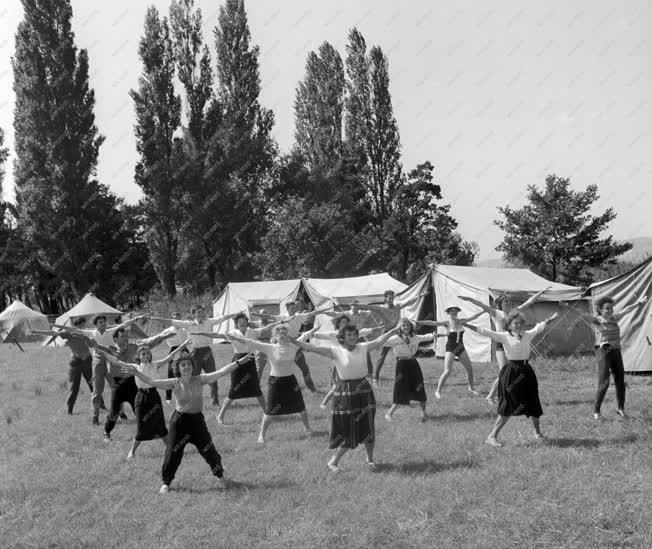 Belpolitika - Szervezet - Úttörővezető-képző tábor Balatonmáriafürdőn