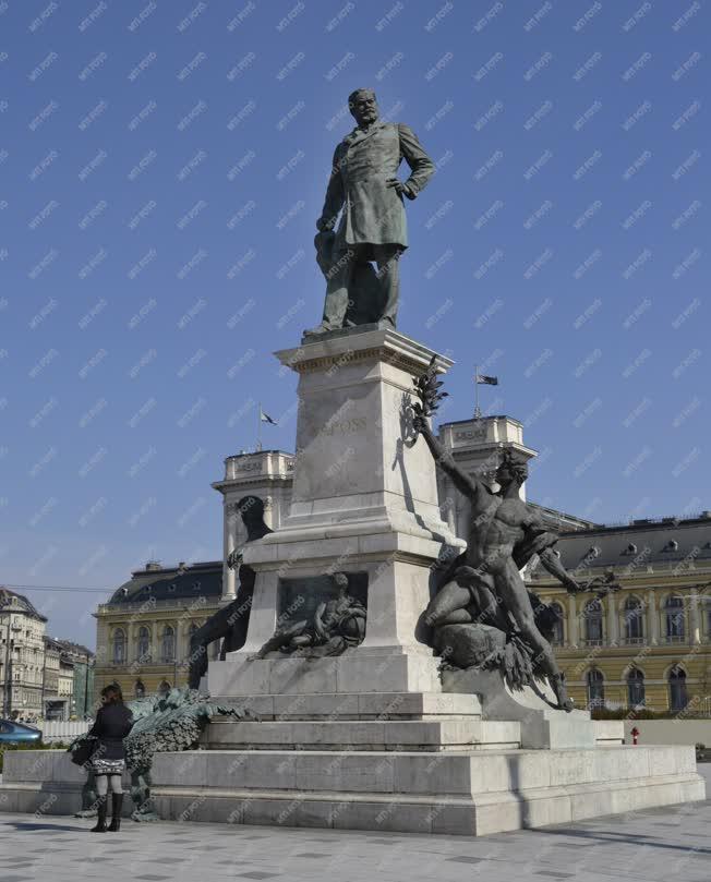Budapest - Baross Gábor-szobor a Keletinél