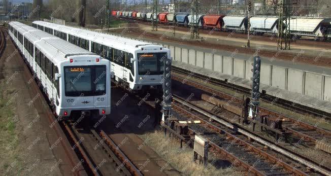 Közlekedés - Budapest - A hármas metró szerelvényei