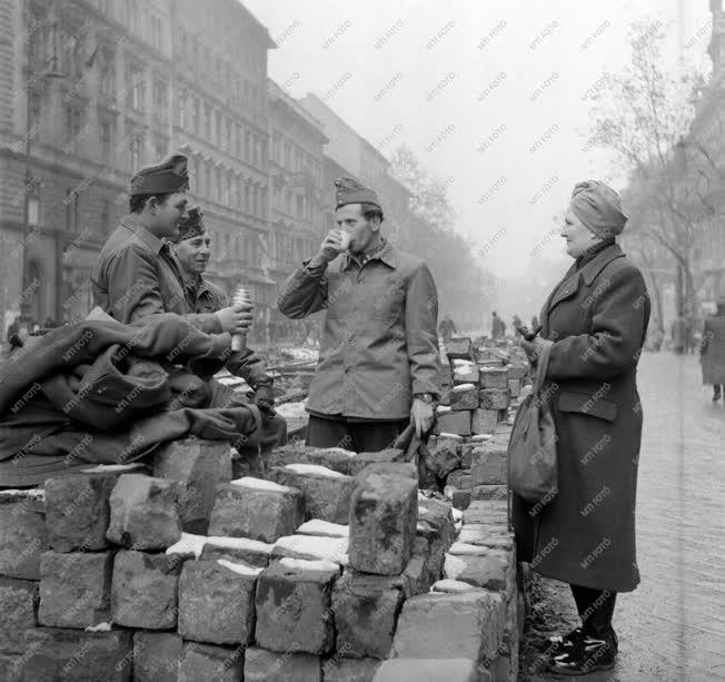 Újjáépítés - Közlekedés - Romeltakarítás, helyreállítás Budapesten