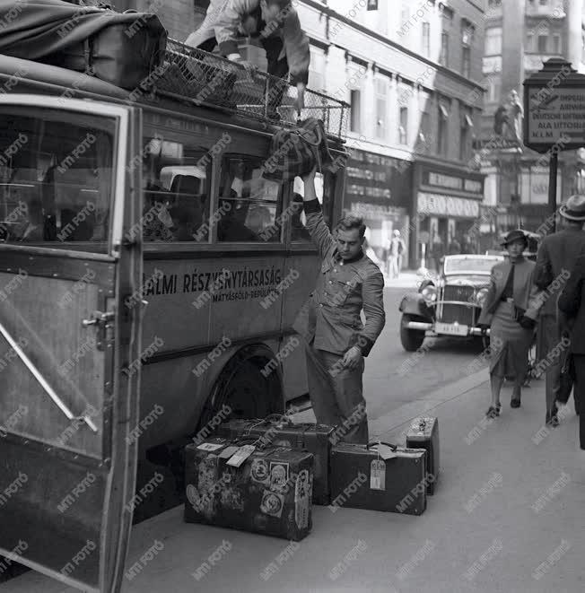 Közlekedés - Budapest - MALERT atóbusza a belvárosban