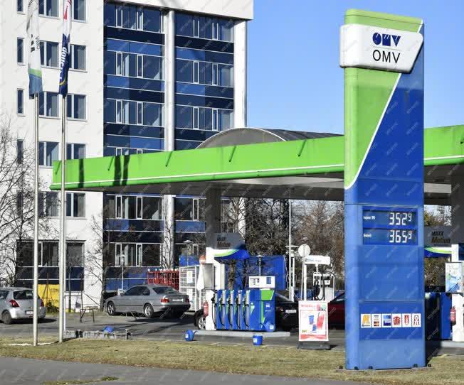 Közlekedés - Budapest - Az OMV egyik benzinkútja
