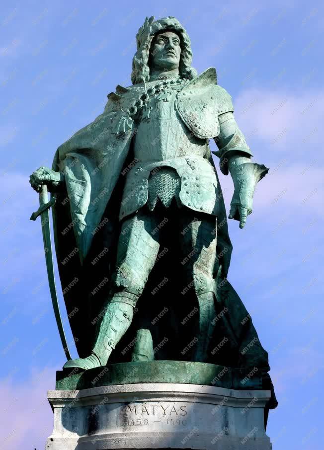 Köztéri szobor - Budapest - Mátyás király a Hősök terén
