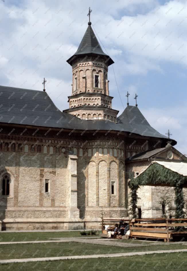 Turisztikai nevezetesség - Észak-Moldva - A Neamti ortodox kolostor