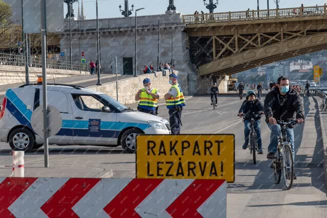 Közlekedés - Budapest - Hétvégére autómentes a pesti alsó rakpart