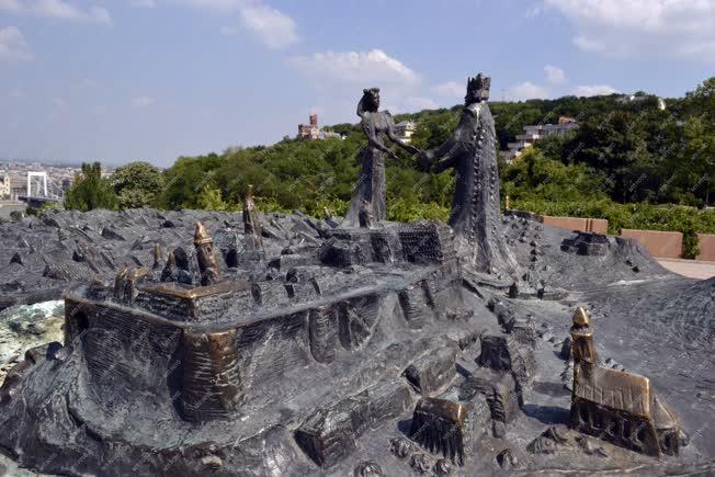 Műalkotás - Szobor - Pest-Buda egyesítése című szobor