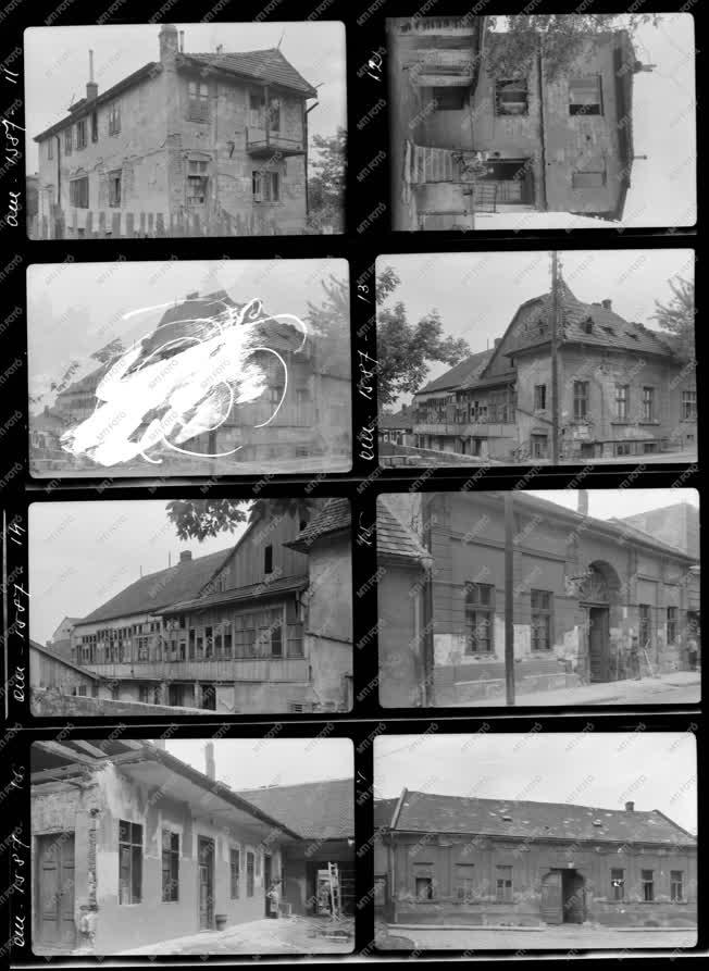 Városkép - Tatarozás előtt álló házak
