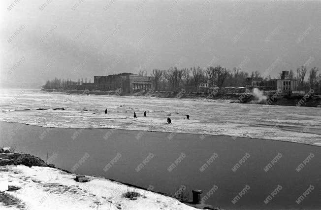 Természet - Haditechnika - Dunai árvízvédelem