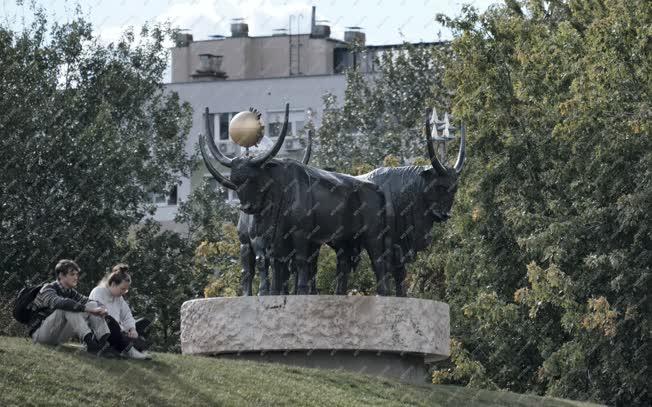 Városkép - Budapest - Monda, Bikák című szobor