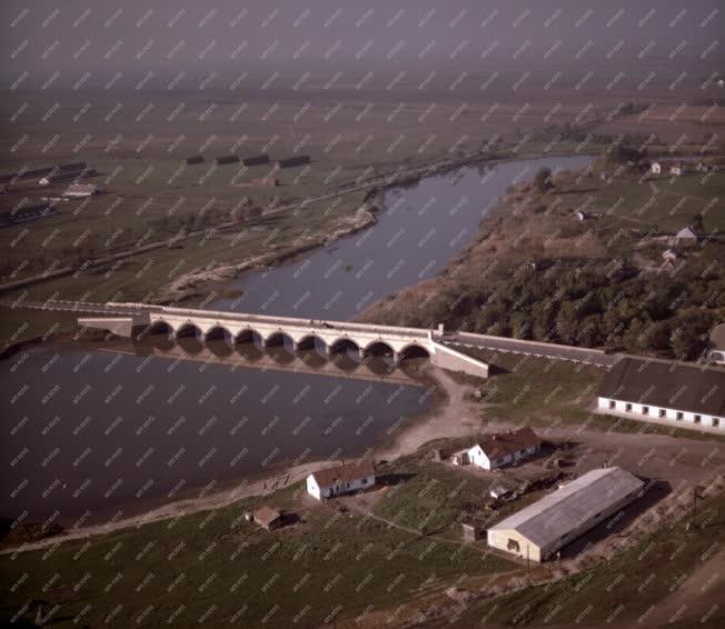 Tájkép - Hortobágy - Kilenclyukú híd