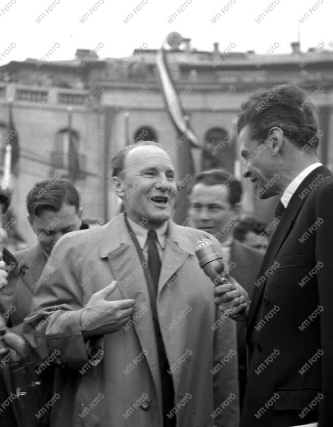 Politika - Felvonulás 1957. május elsején