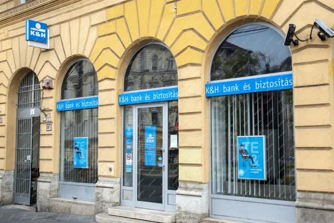 Pénzügy - Budapest - Kereskedelmi és Hitelbank fiók