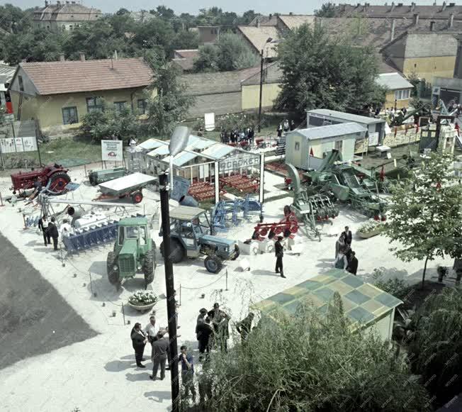 Mezőgazdaság - Eszköz- és gépbemutató