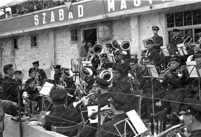 Történelem - Az első szabad május elseje Budapesten 