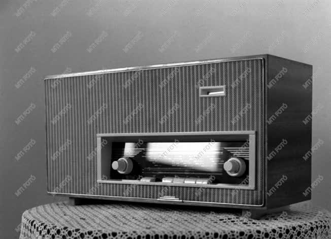 Ipar - 1964. évi rádió és tv újdonságok 