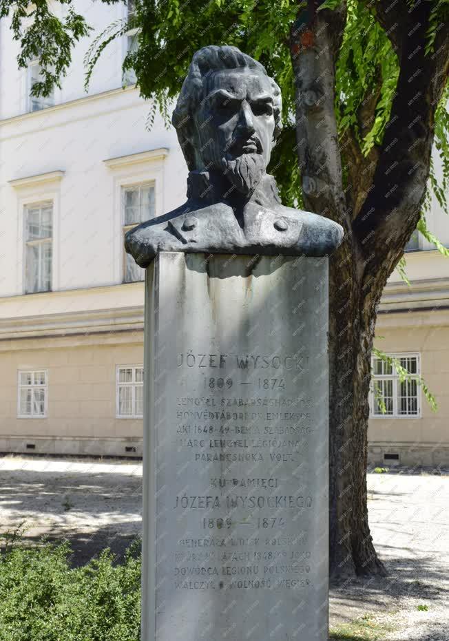 Köztéri szobor - Budapest - Józef Wysocki-mellszobor
