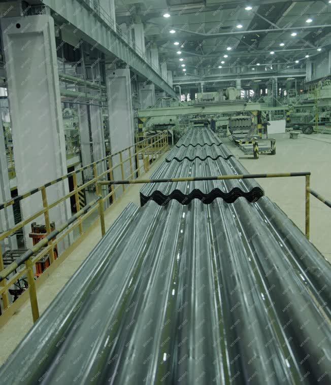 Ipar - Hullámpalagyártás a Cement- és Mészmű eternitgyárában