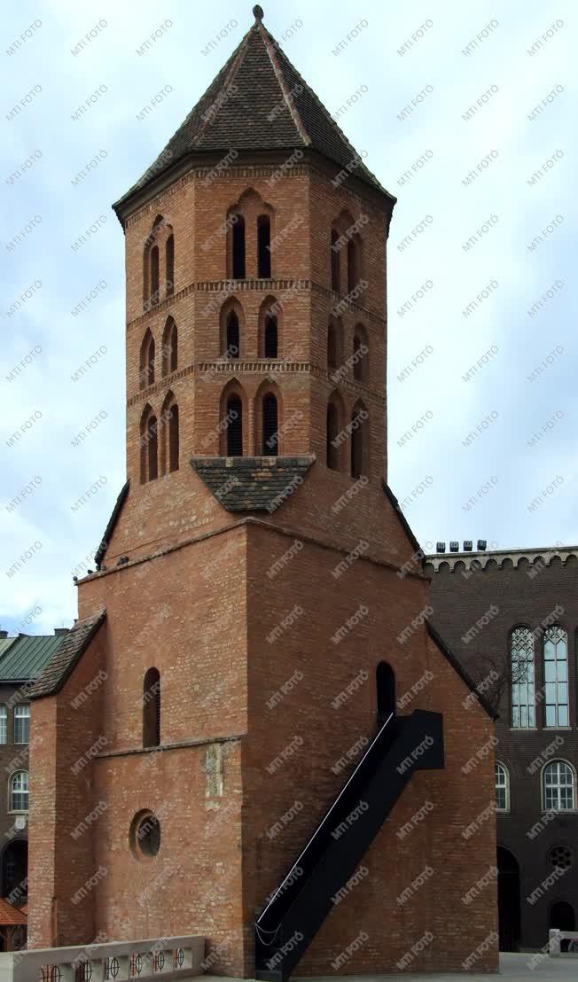 Műemlék épület - Szeged - A Dömötör-torony