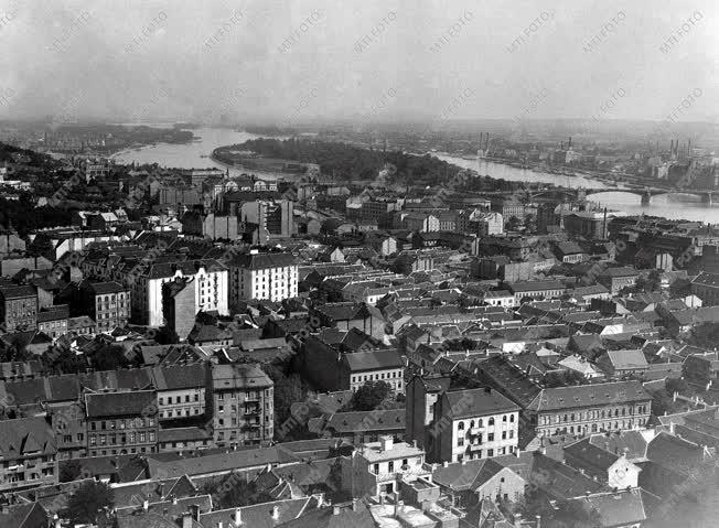 Táj, város - Régi Budapest - Látkép a várból