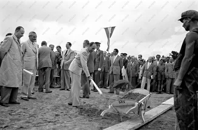 Sport - A Centenáriumi Stadion építése