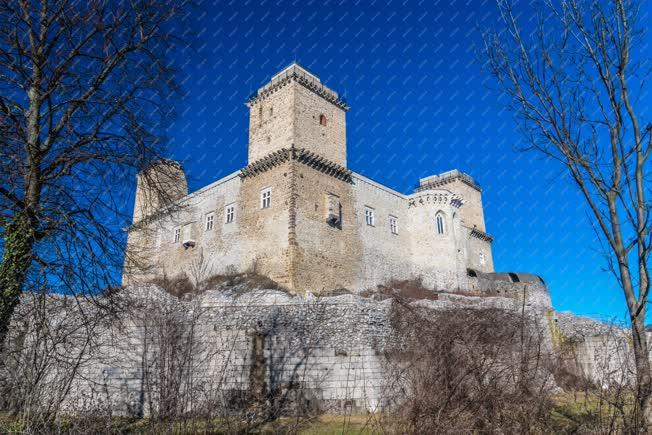 Műemlék épület - Miskolc - Diósgyőri vár