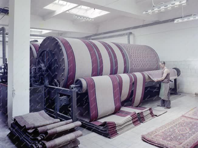 Ipar - Ruha- és textilipar - Soproni Szőnyeggyár
