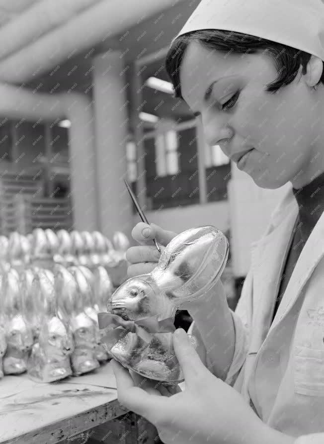 Ipar - Húsvétra készül a Szerencsi Csokoládégyár