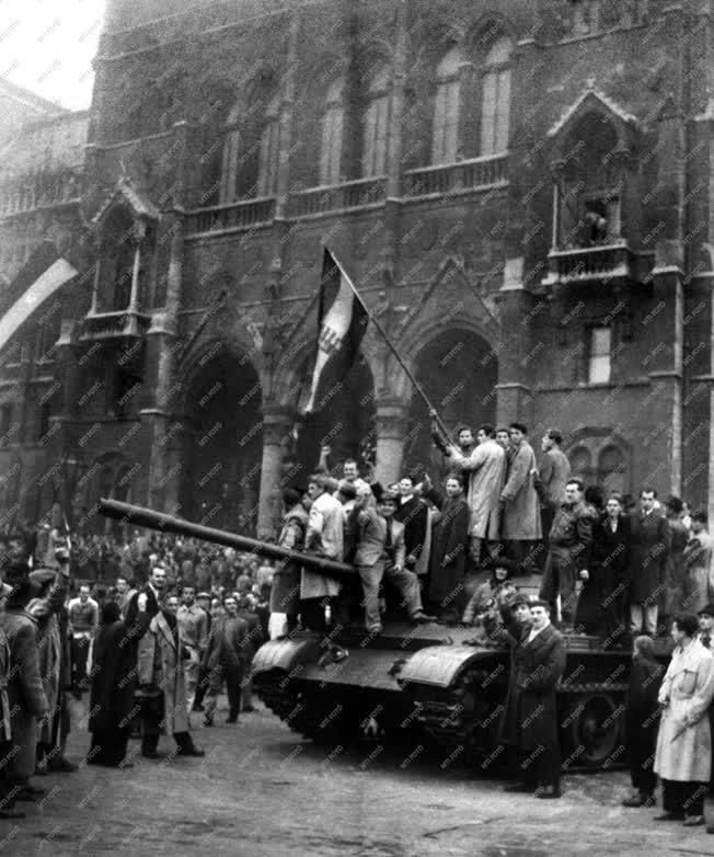 Belpolitika - '56-os forradalom - Kossuth tér