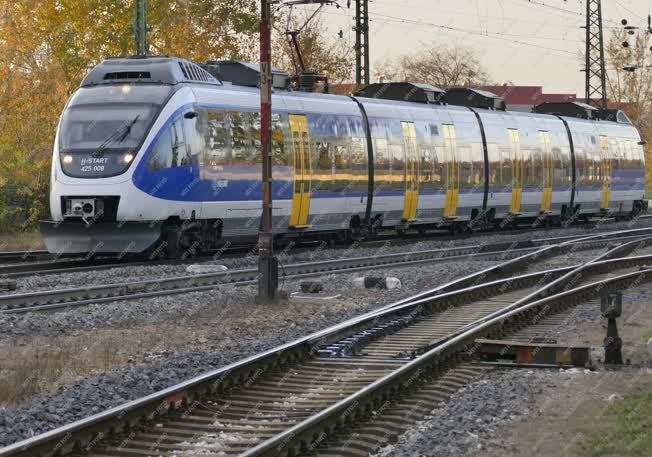 Közlekedés - Mosonmagyaróvár - Nemzetközi vasúti személyszállítás