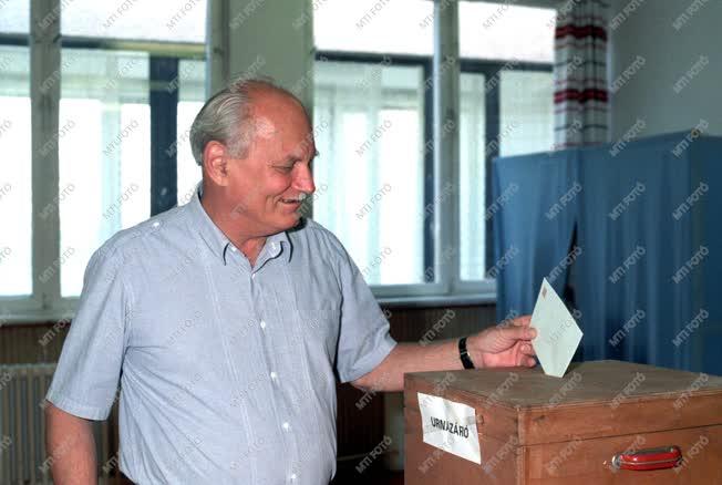 Göncz Árpád dr. író, politikus