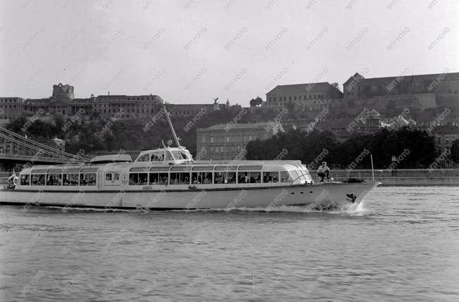 Közlekedés - Turizmus - Vízibuszjárat