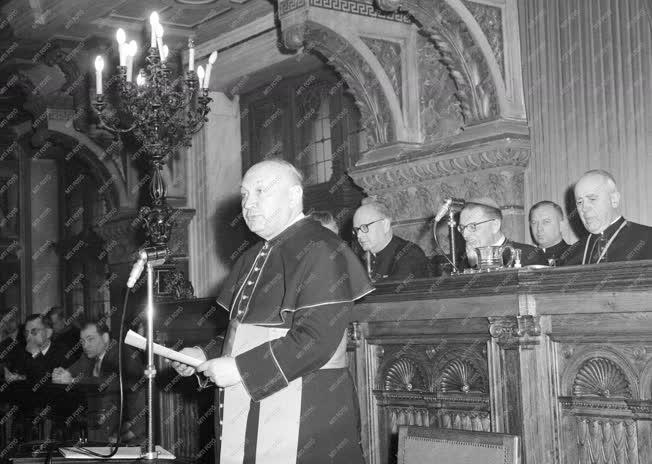 Vallás - Belpolitika - Katolikus papok békenagygyűlése