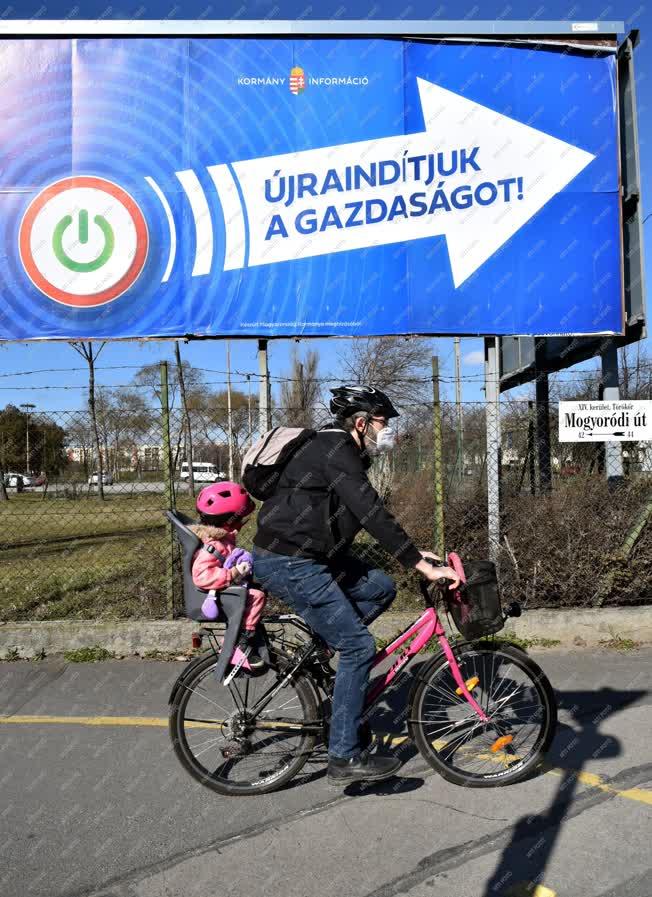 Belpolitika - Hirdetés - Újraindítjuk a gazdaságot feliratú plakát