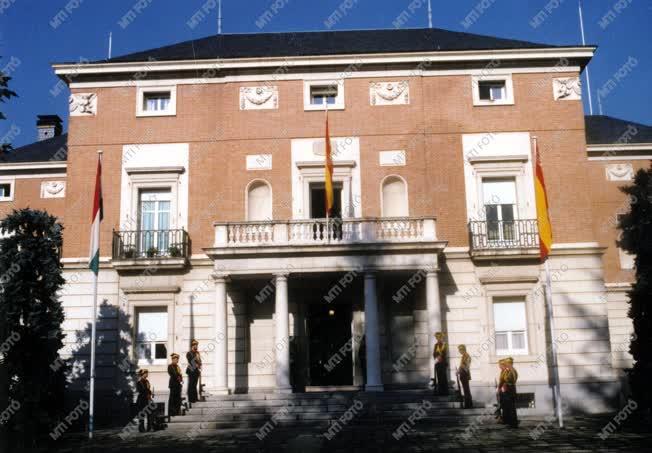 Moncloa palota